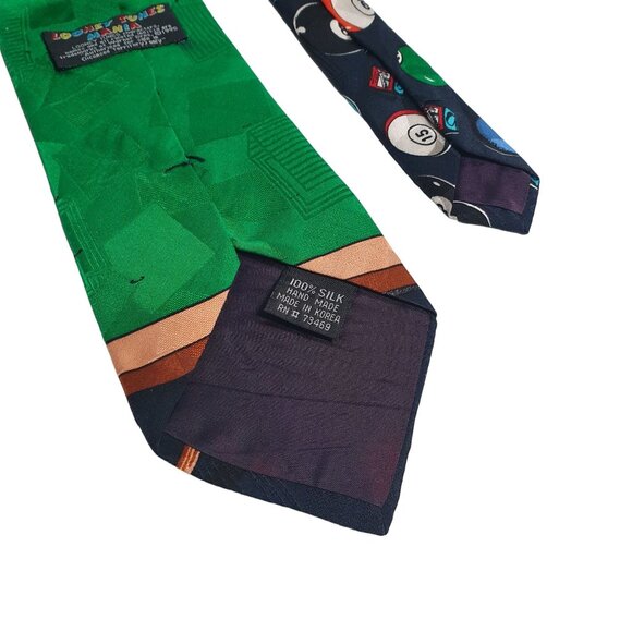 Looney Tunes Mania Tweety Bird Sylvester Pool Table Silk Tie Cartoon Collectable - Picture 5 of 5